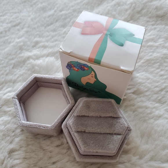 Velvet ring box - Picture 3 of 4